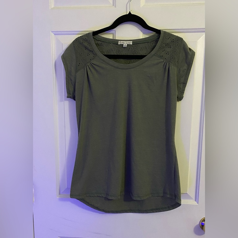 Katie’s Kloset Olive Green Short Sleeve Tee